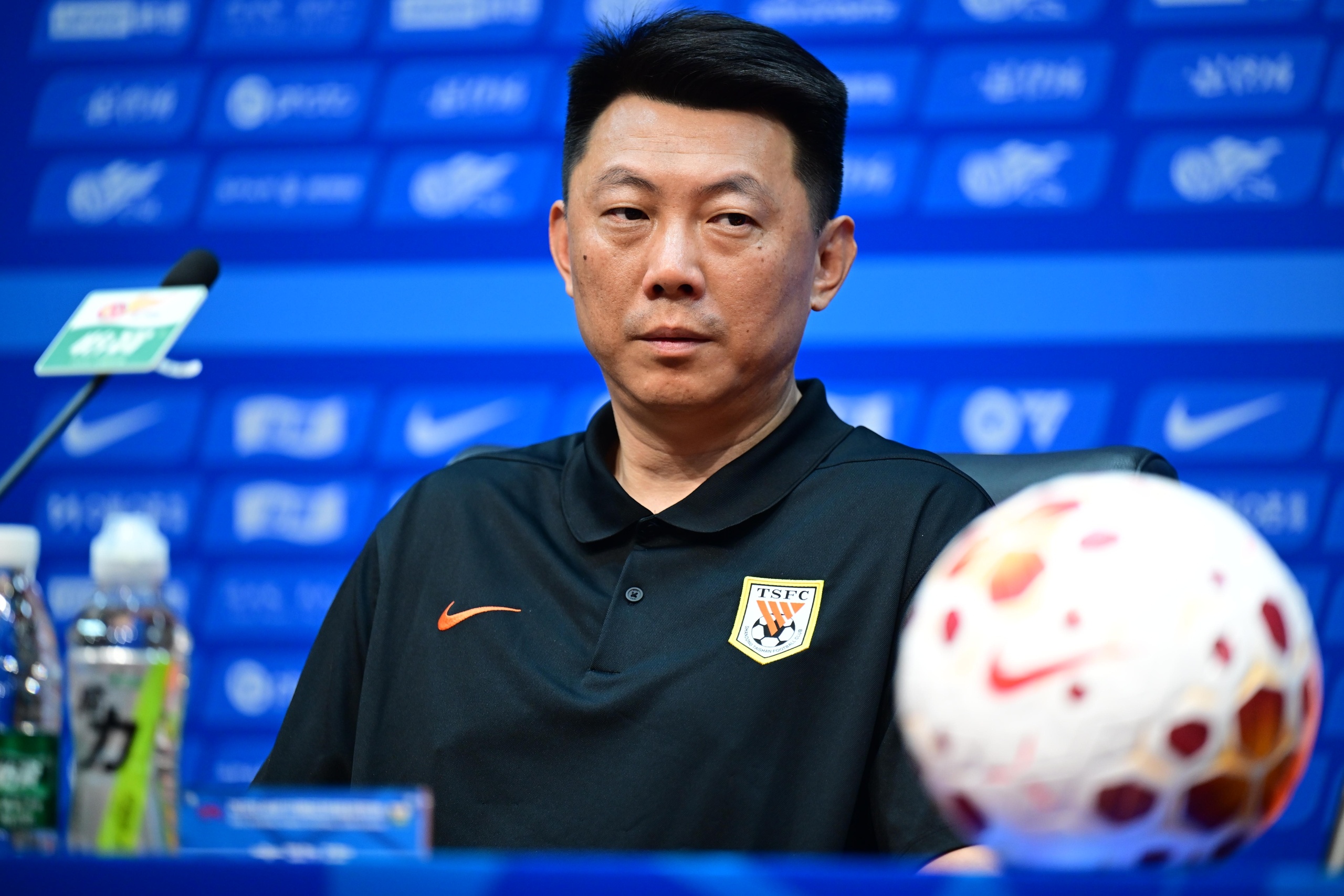 唐田悼念中暑离世天津球迷:平安回家比什么都重要 唐田悼念中暑离世天津球迷:平安回家比什么都重要