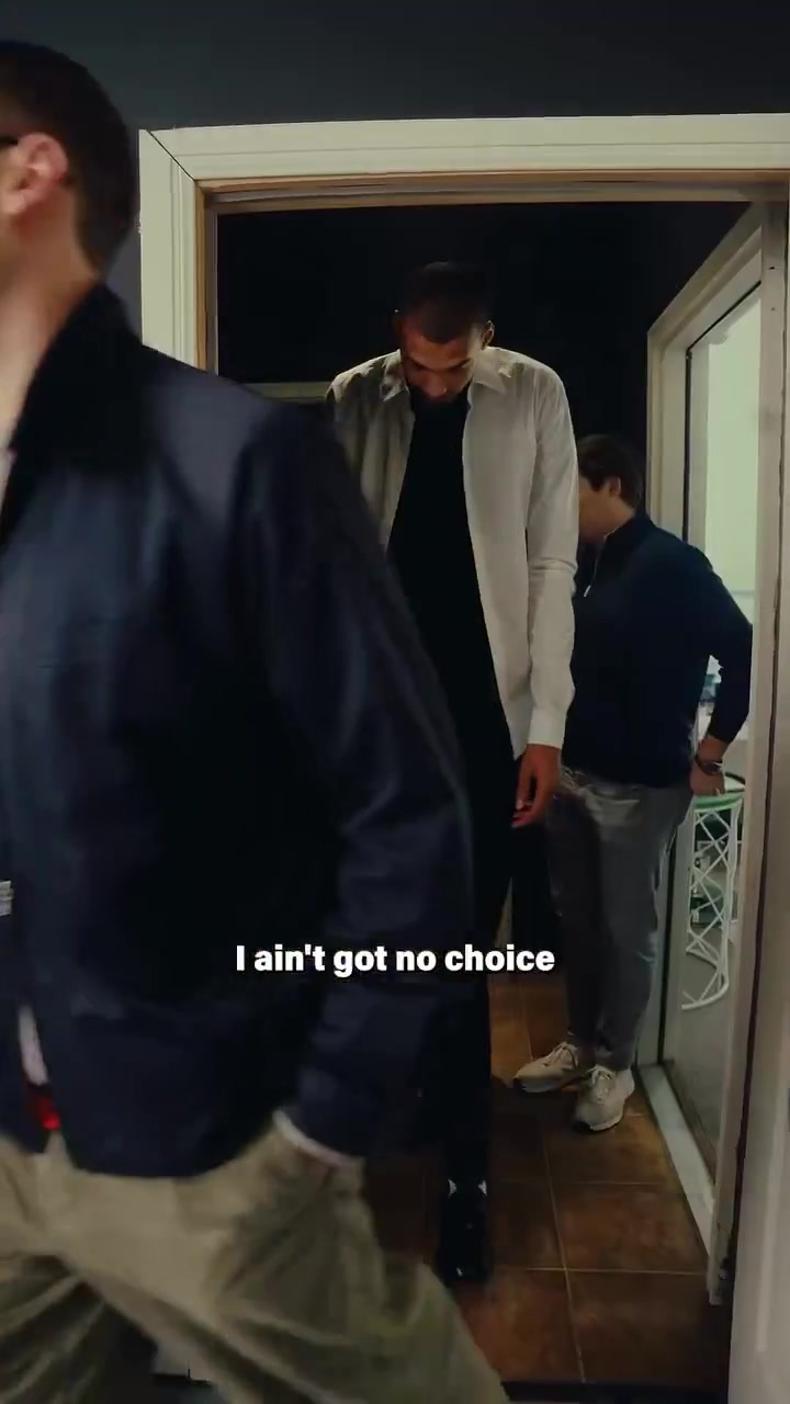 腿真长!文班亚马时尚大片来袭 化身潮男 腿真长!文班亚马时尚大片来袭 化身潮男