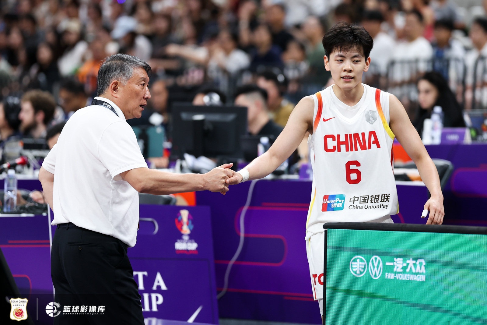 媒体人:巅峰中国女篮逼不出美国的搏命模式 今天后者能轻松赢球
