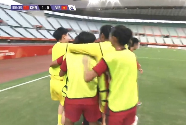 终于进了！王霜第109分钟打破僵局，中国女足1-0领先！